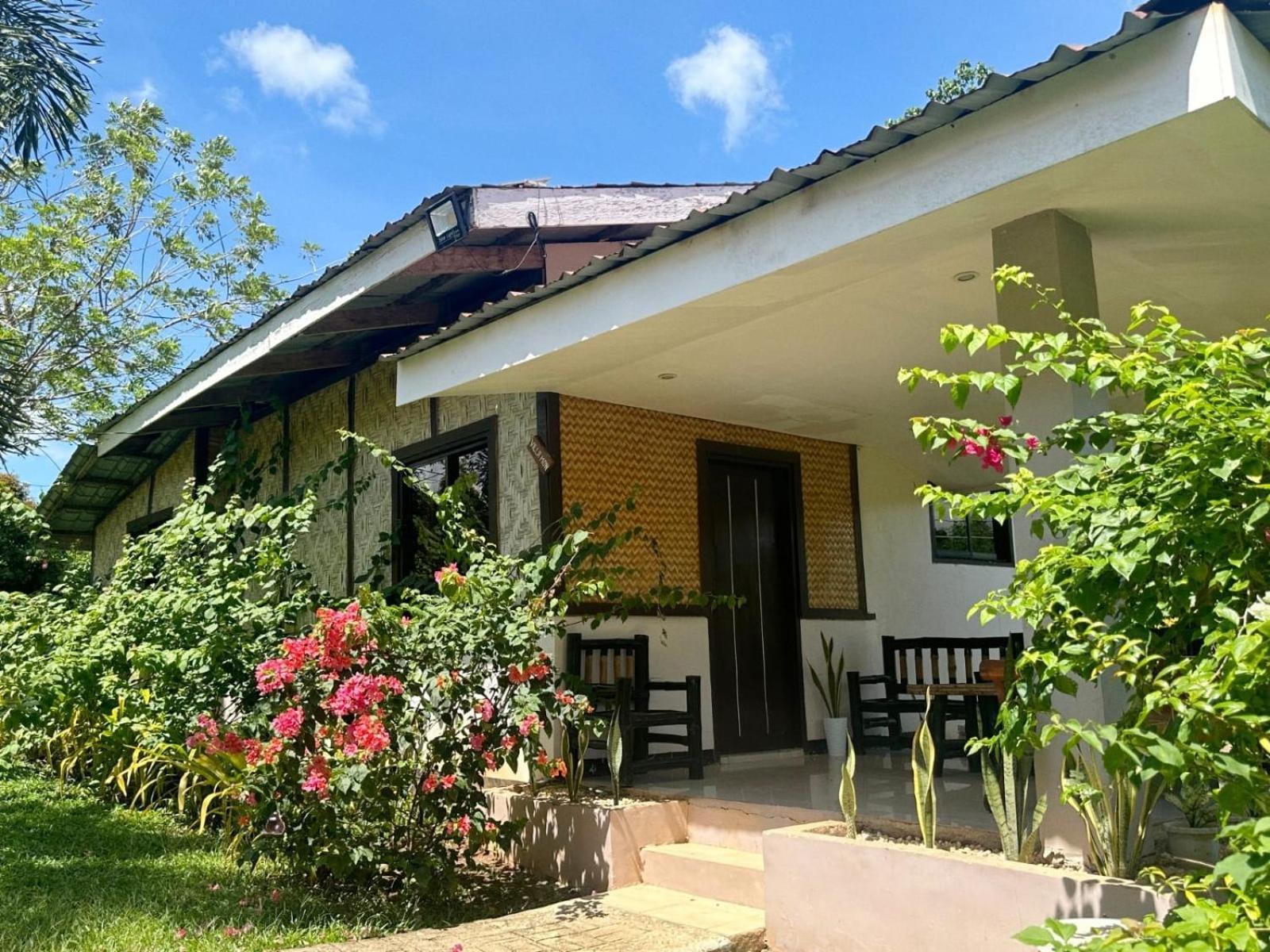 Banlaw Garden Resort Puerto Princesa Extérieur photo